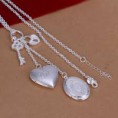 collar con dije de corazon